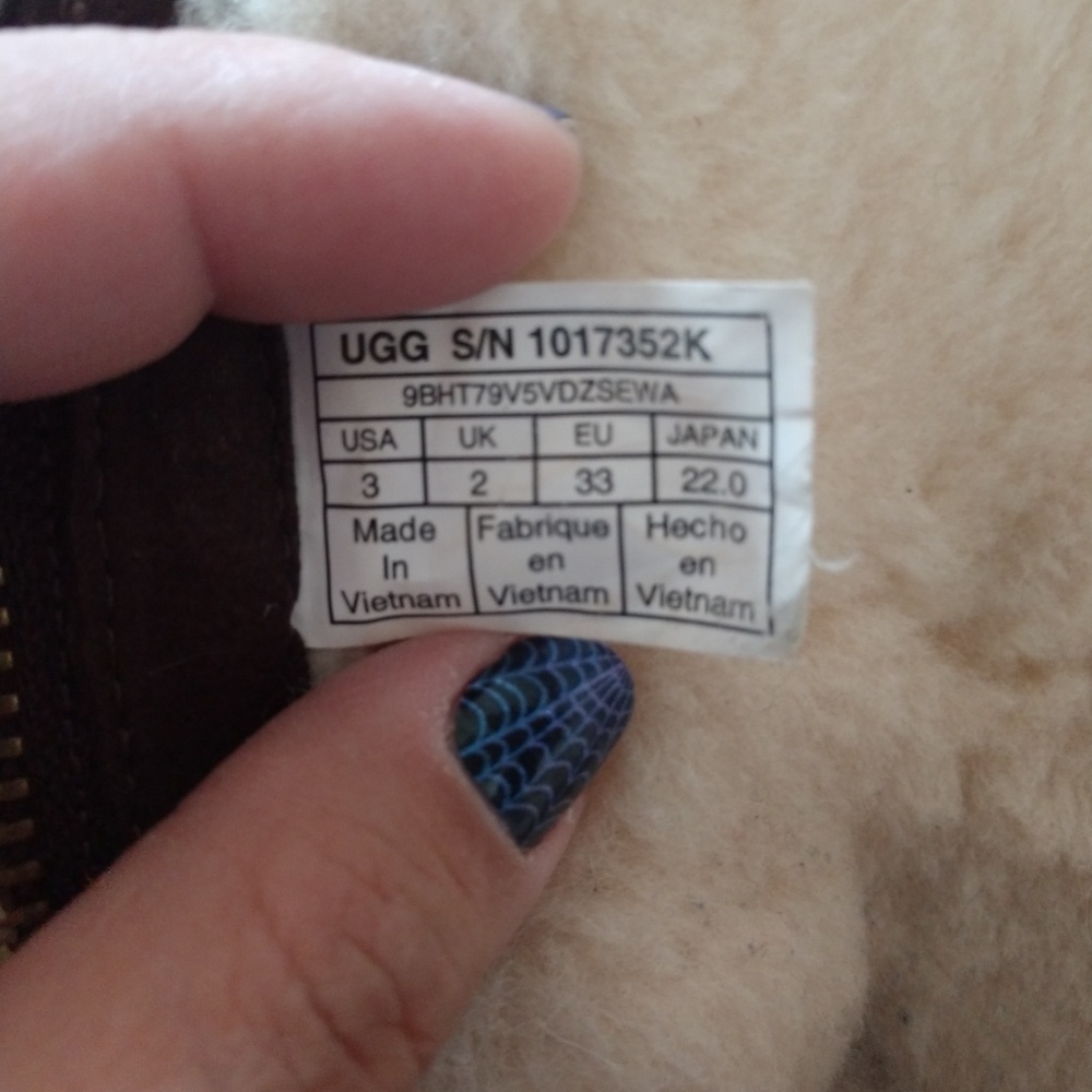 UGG Boots - Picture 5 of 6